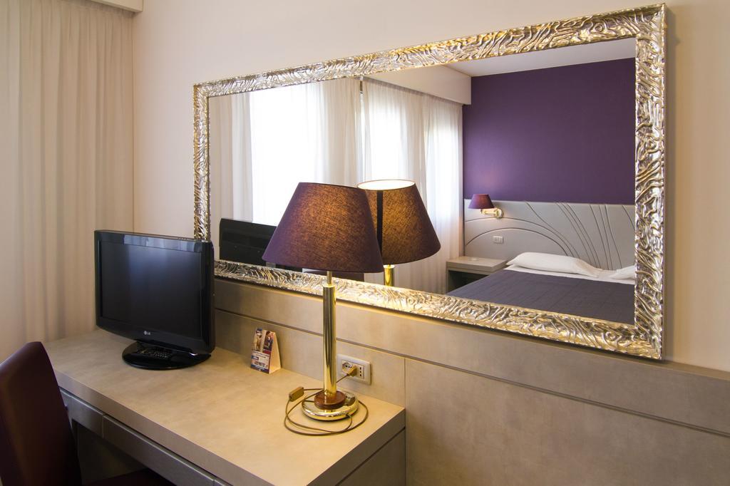 Hotel Alan Anzola dell'Emilia Eksteriør billede