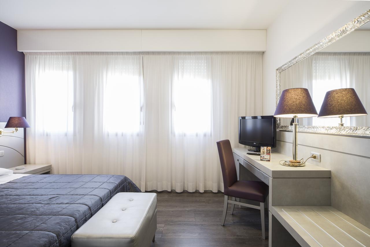 Hotel Alan Anzola dell'Emilia Eksteriør billede
