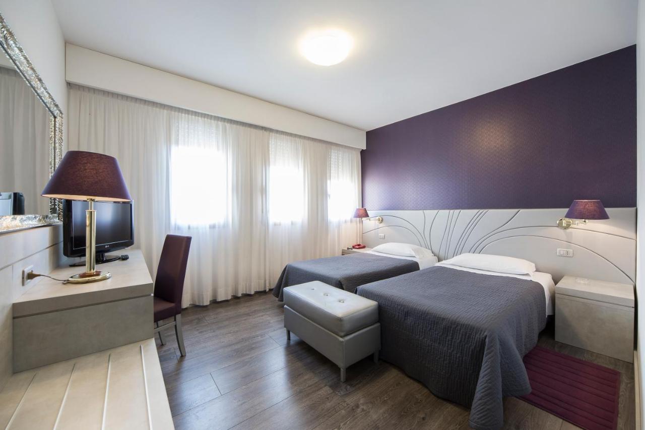 Hotel Alan Anzola dell'Emilia Eksteriør billede